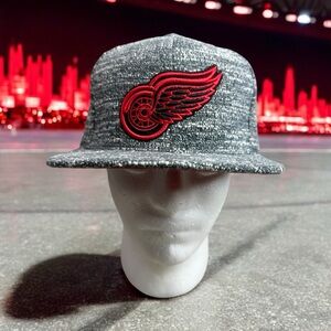 Detroit Red Wings Hat  Mitchell & Ness Snap Back Cap  Mens Gray NHL Hockey